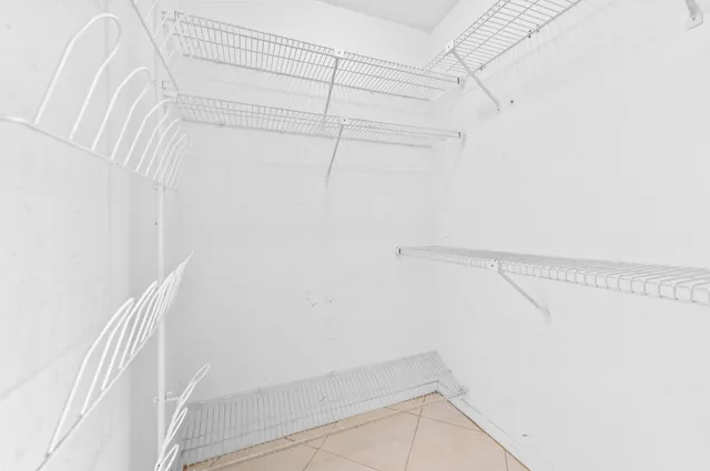 Unit C photo 23