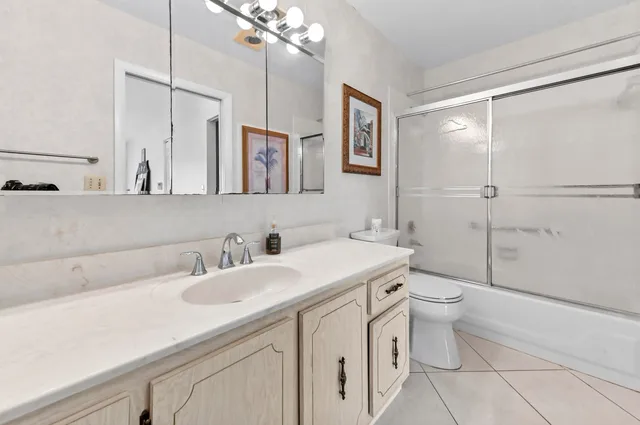 Unit C photo 25