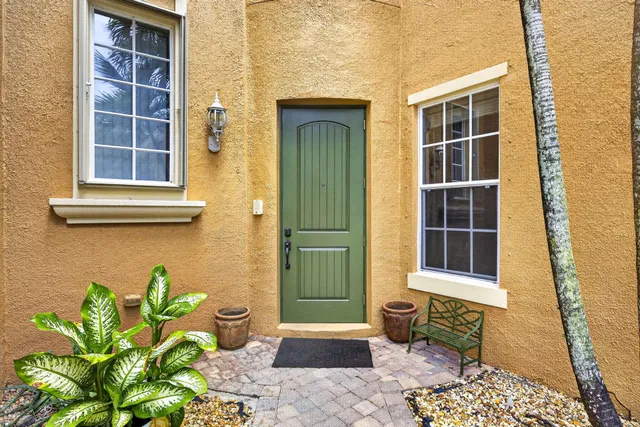 Residence photo 3