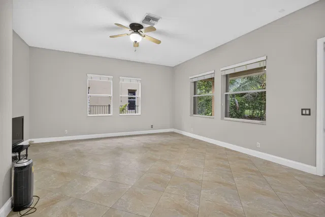 Residence photo 16