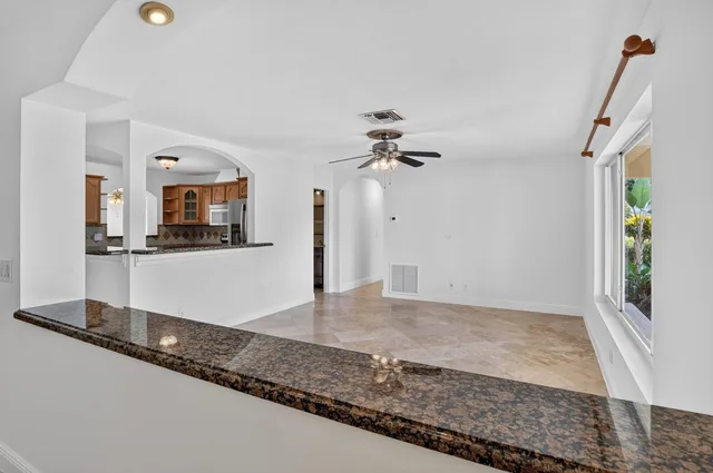  Residence photo 5