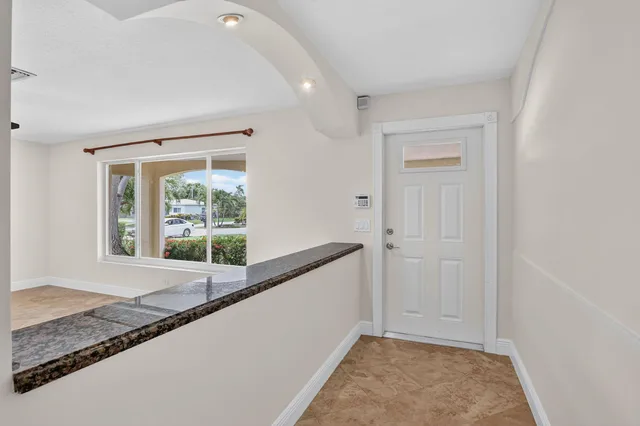  Residence photo 6