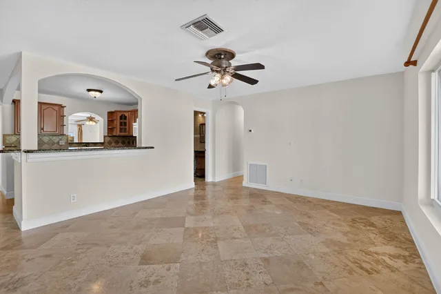  Residence photo 8