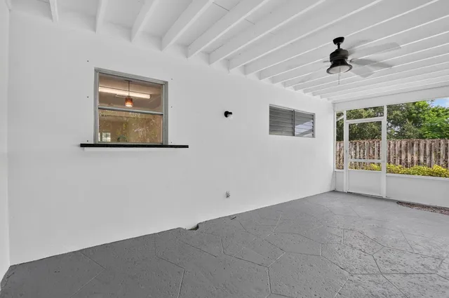 Residence photo 32