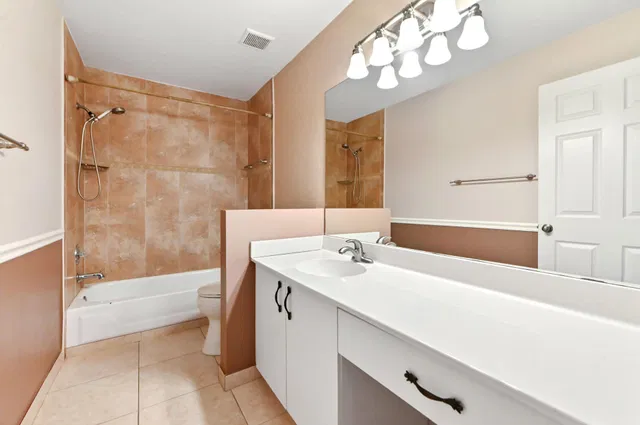 Residence photo 32