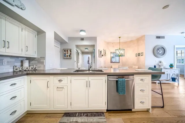 Pineapple Grove Village Condominiums Unit 1502 photo 4