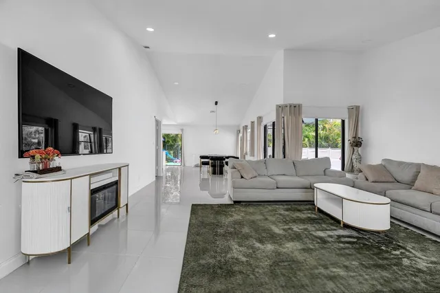 Residence photo 6