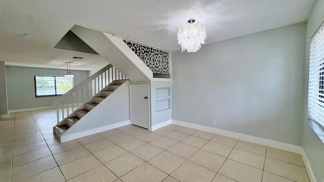 Residence photo 3