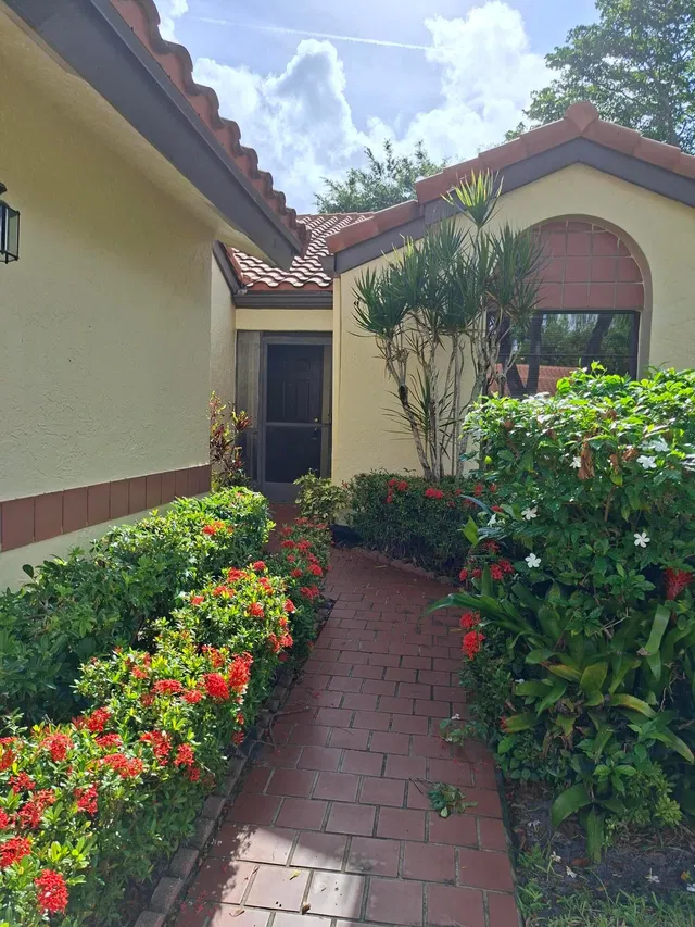 Residence photo 2