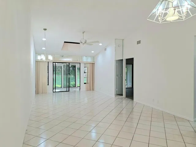 Residence photo 15