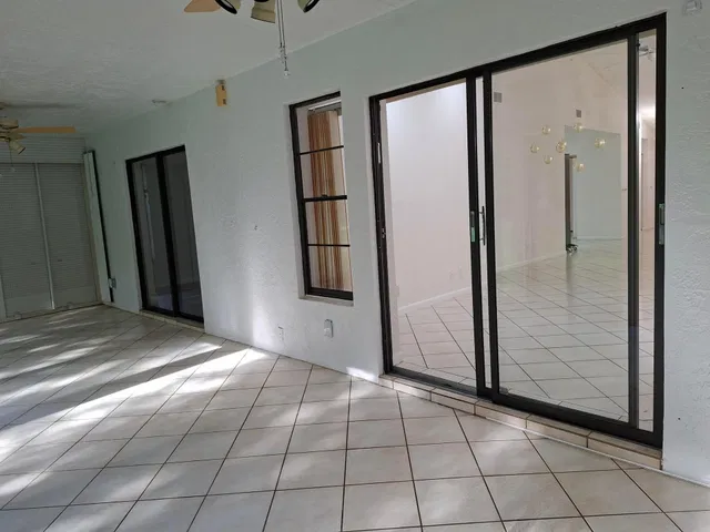 Residence photo 34