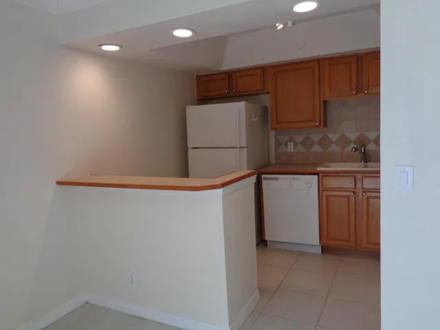 Unit 104 photo 4