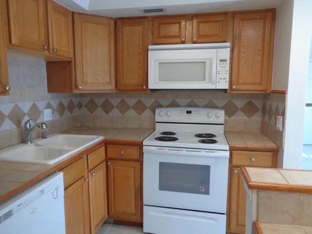 Unit 104 photo 5
