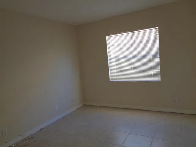 Unit 104 photo 16