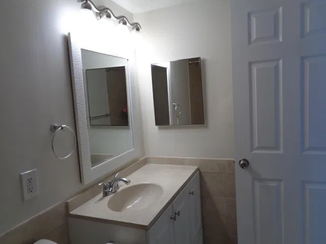 Unit 104 photo 17