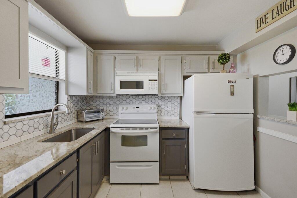Unit 404 photo 3