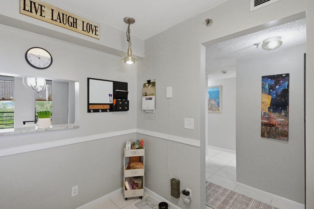 Unit 404 photo 6