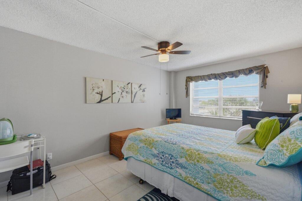 Unit 404 photo 15
