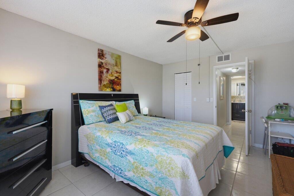 Unit 404 photo 17