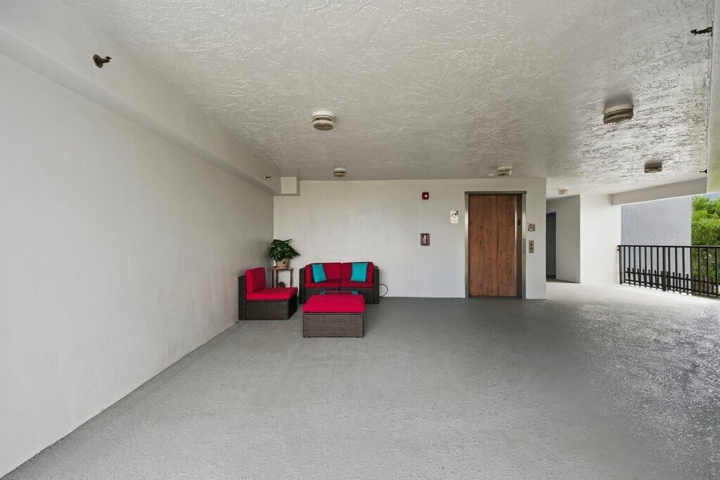 Unit 404 photo 23