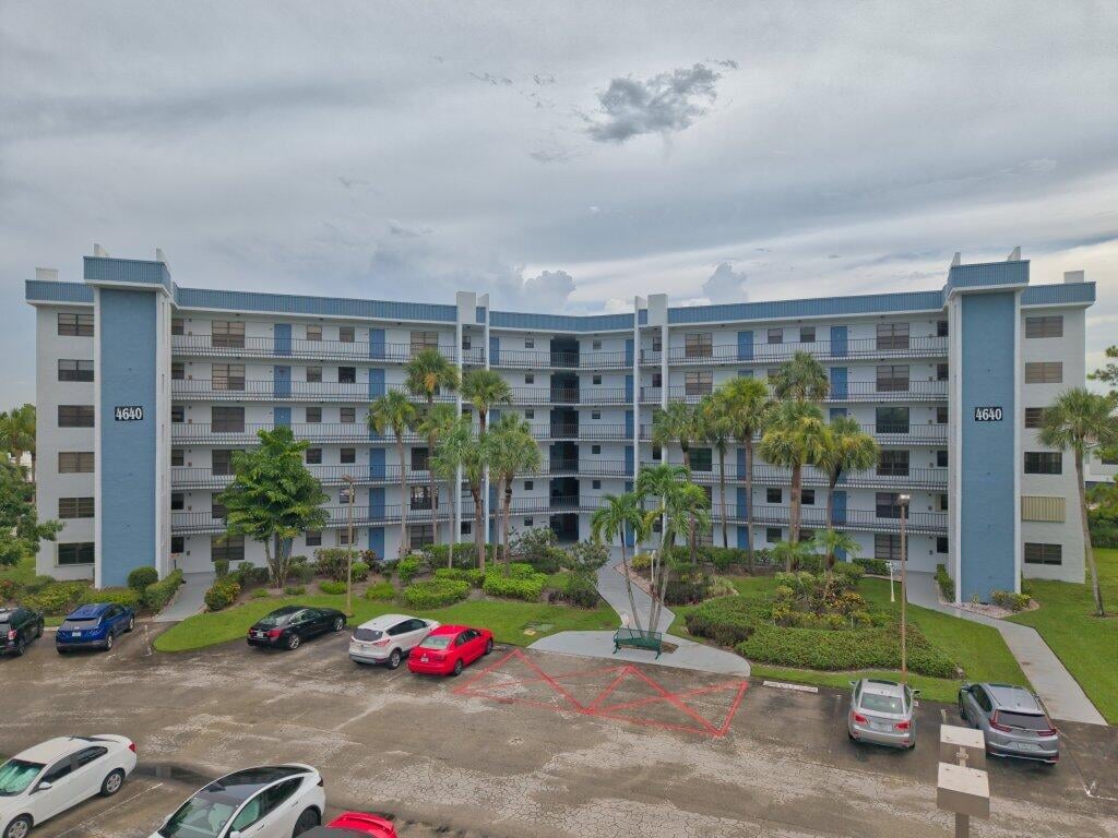 Unit 404 photo 33