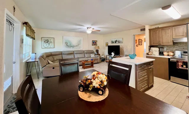 Residence photo 3