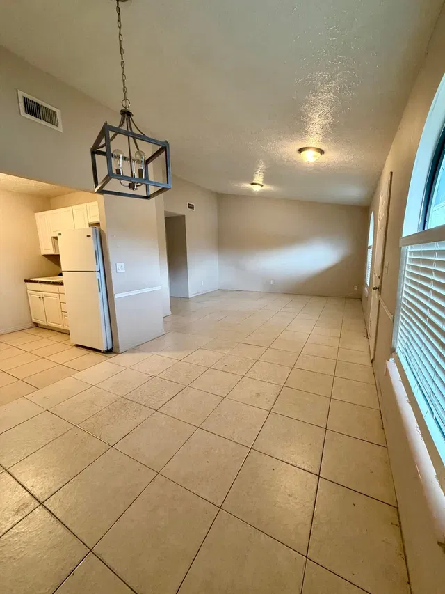 Residence photo 3