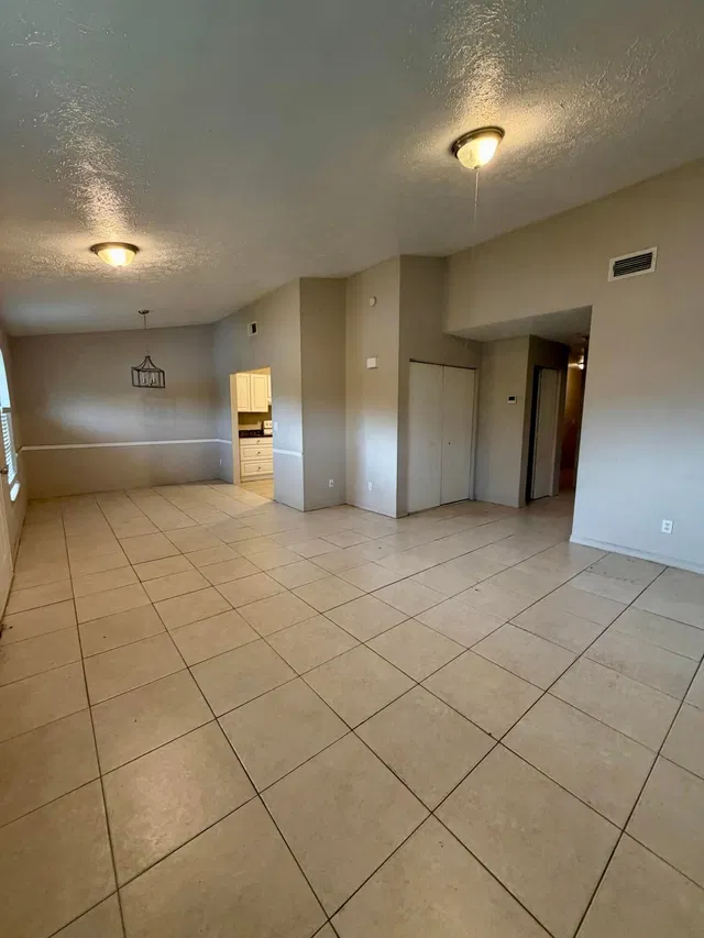 Residence photo 4