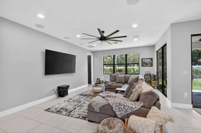 Residence photo 5