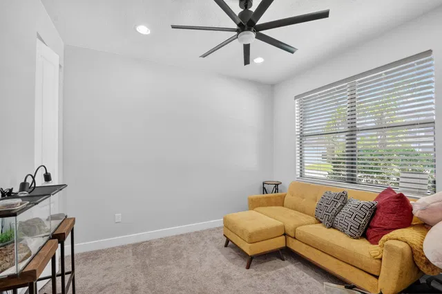 Residence photo 18