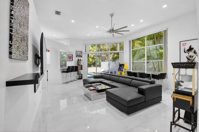 Woodfield Country Club Residence photo 4