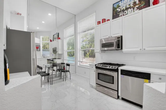Woodfield Country Club Residence photo 8