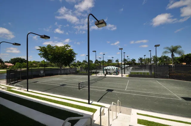 Woodfield Country Club Residence photo 41