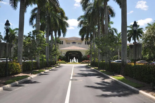 Woodfield Country Club Residence photo 42