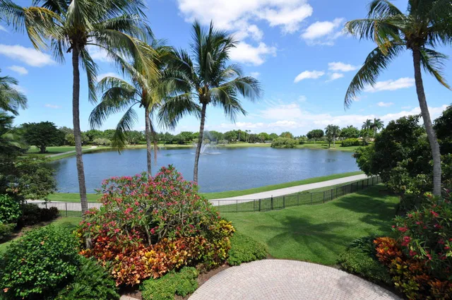 Woodfield Country Club Residence photo 43