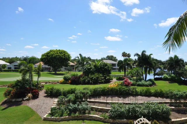 Woodfield Country Club Residence photo 44