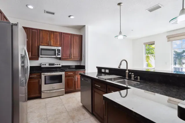 Residence photo 7