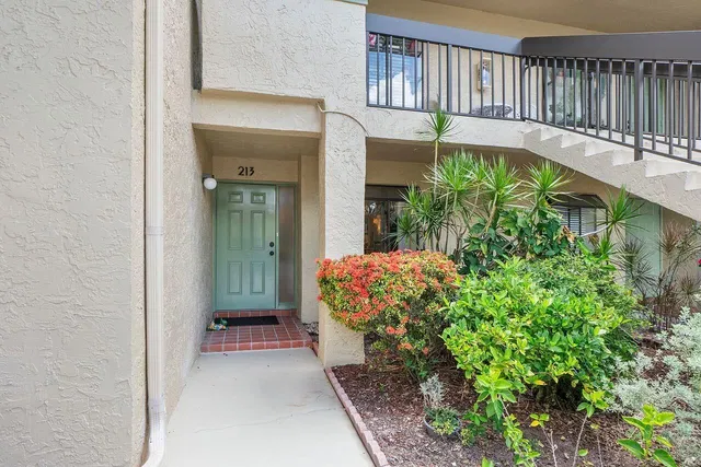 Unit 213 photo 4