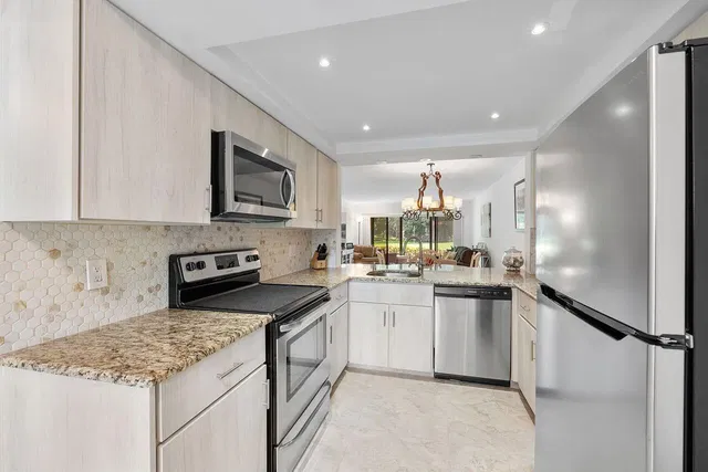 Unit 213 photo 9