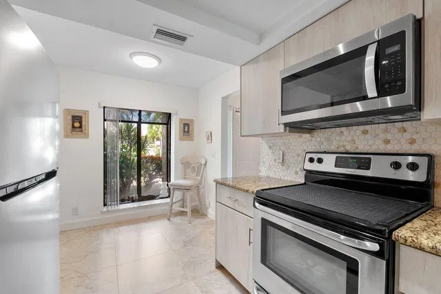 Unit 213 photo 11