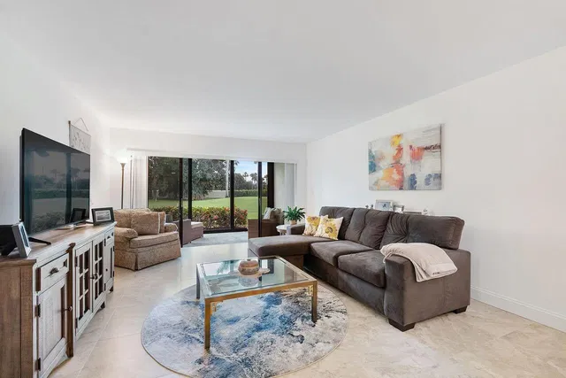 Unit 213 photo 14