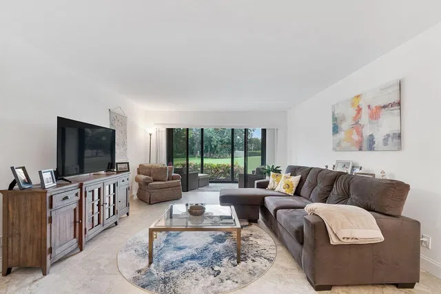 Unit 213 photo 15