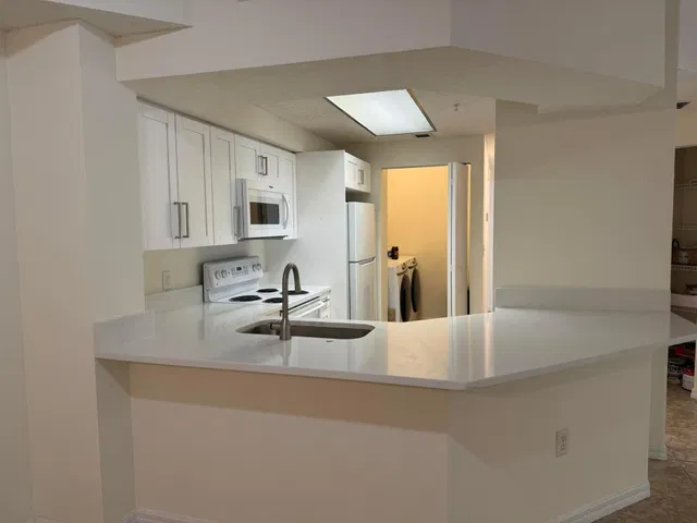 Unit 303 photo 2