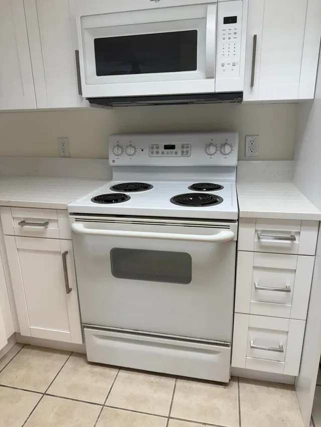 Unit 303 photo 5