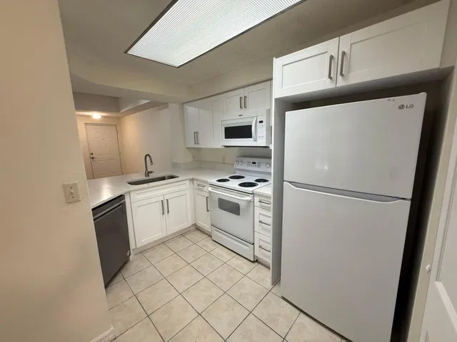 Unit 303 photo 6