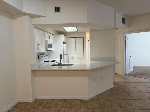 Unit 303 photo 9