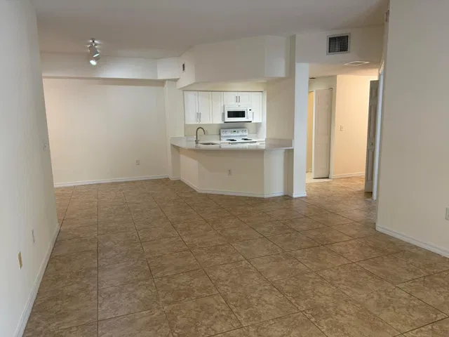 Unit 303 photo 11