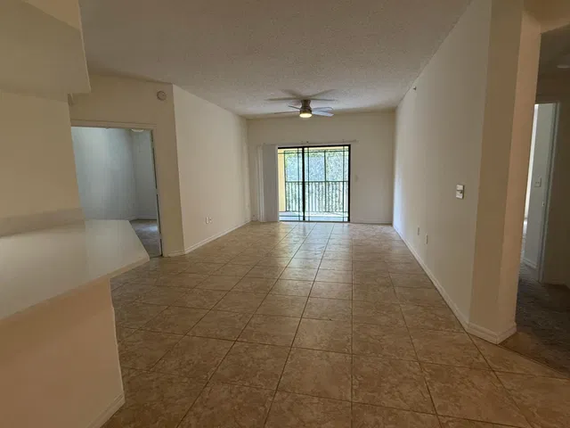 Unit 303 photo 12