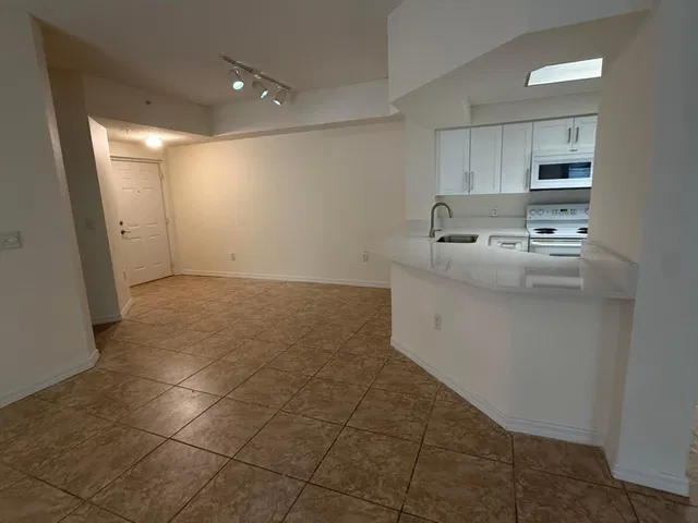 Unit 303 photo 15