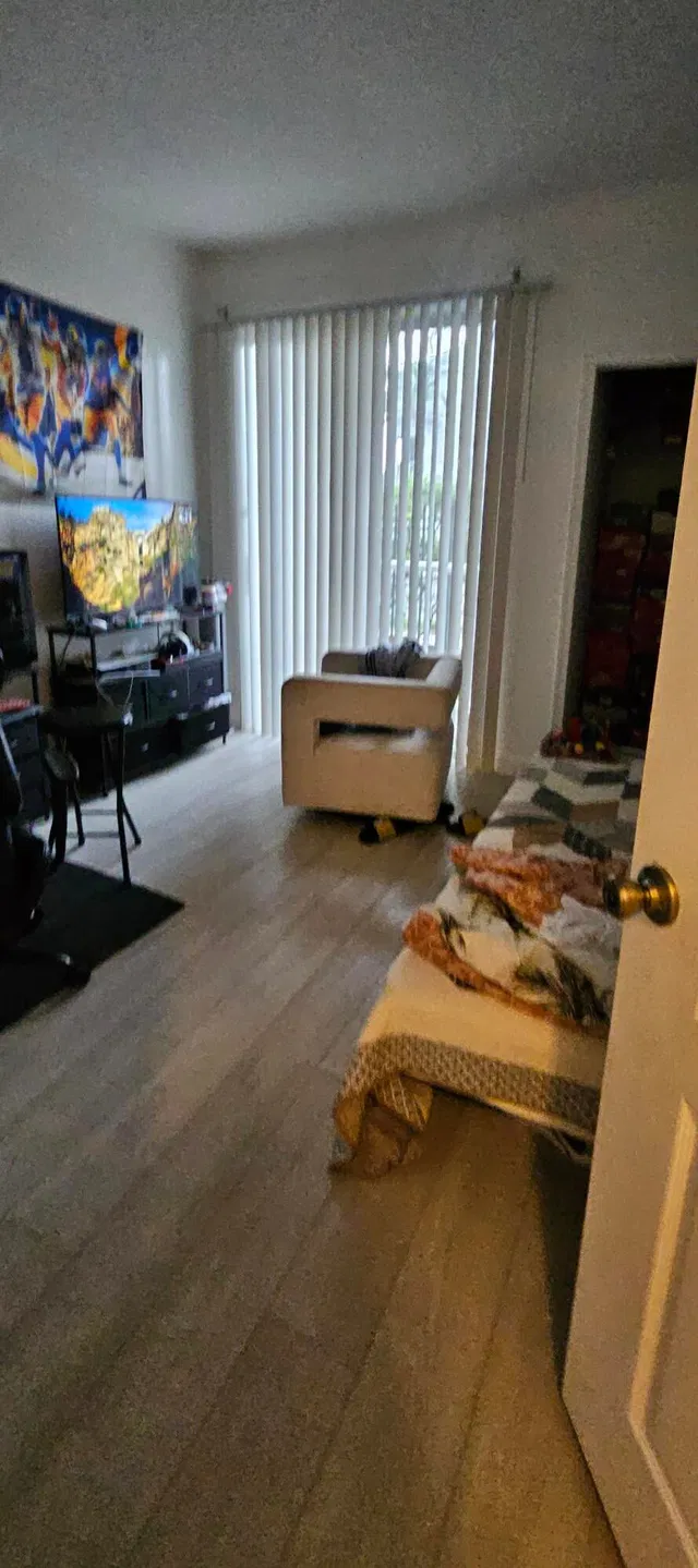 Unit 423 photo 29